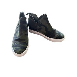 Steve Madden Shane Camo Sneakers Size 7